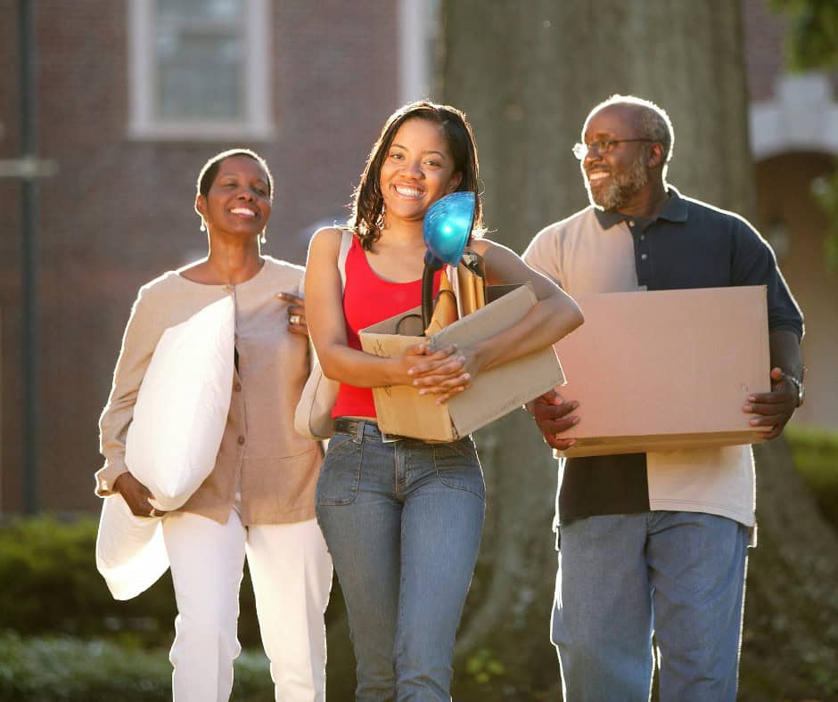 parents helping their student move into college