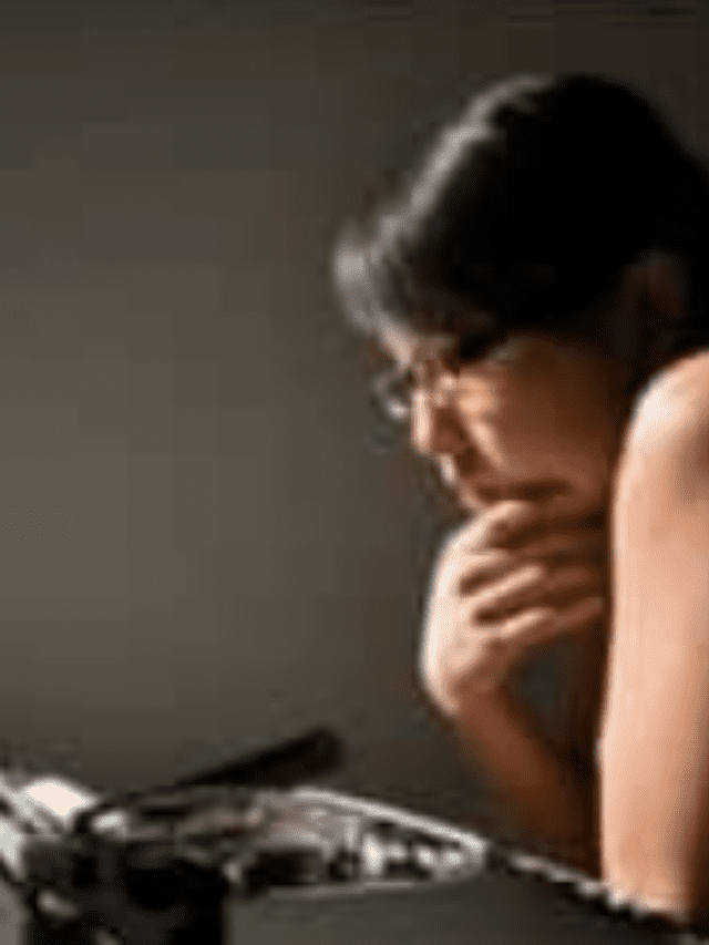 THE ULTIMATE LIST OF SCHOLARSHIPS FOR WRITERS COVER IMAGE (2)