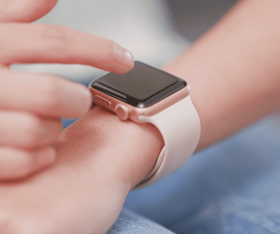 a smart watch makes a good gift for high school seniors