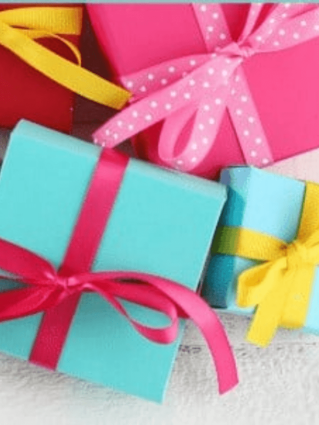 The Best Gifts for College Students This Holiday Season - The Scholarship  System
