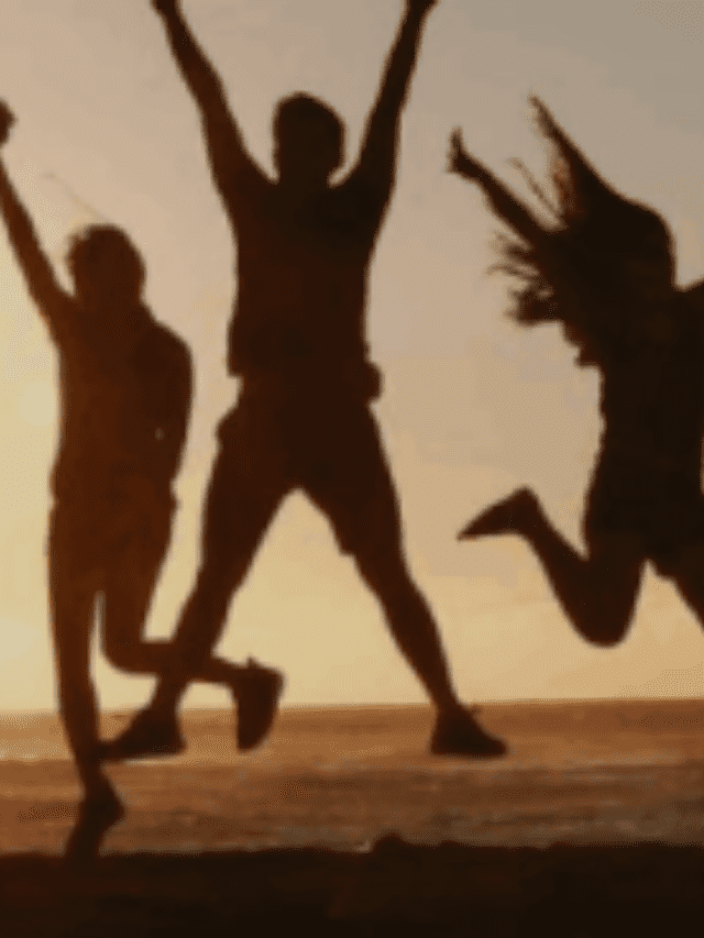 THE PROS AND CONS OF GREEK LIFE IN COLLEGE COVER IMAGE