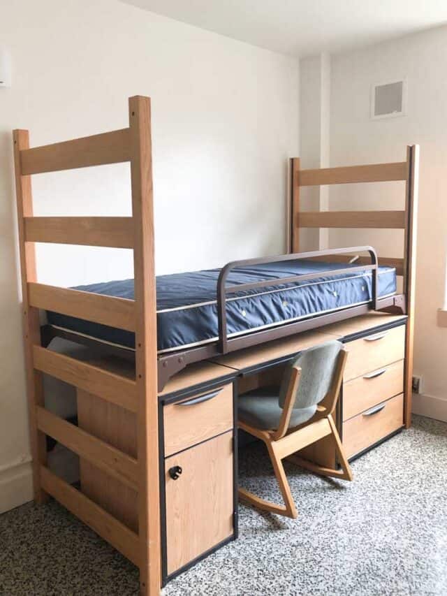 cropped-dorm-room.jpeg