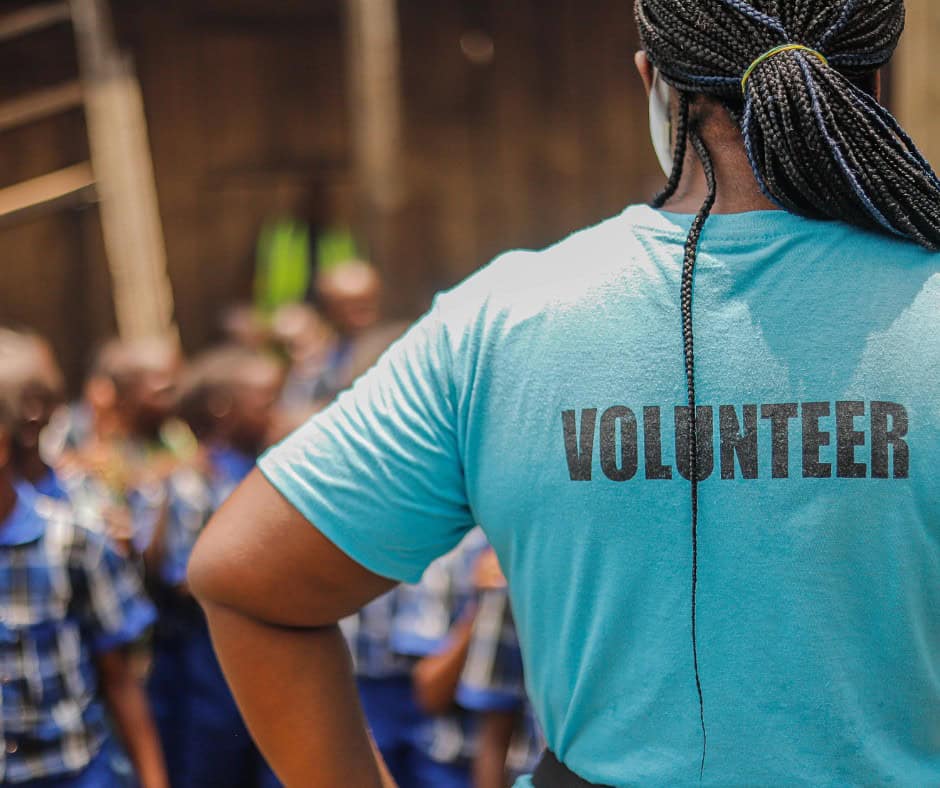doing volunteer work in a gap year