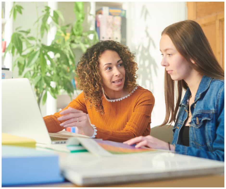 student talking to a academic advisor