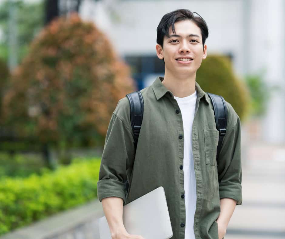 High school student on a college campus exploring dual enrollment opportunities