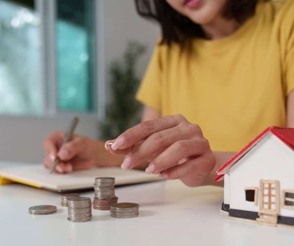 student counting money for rent
