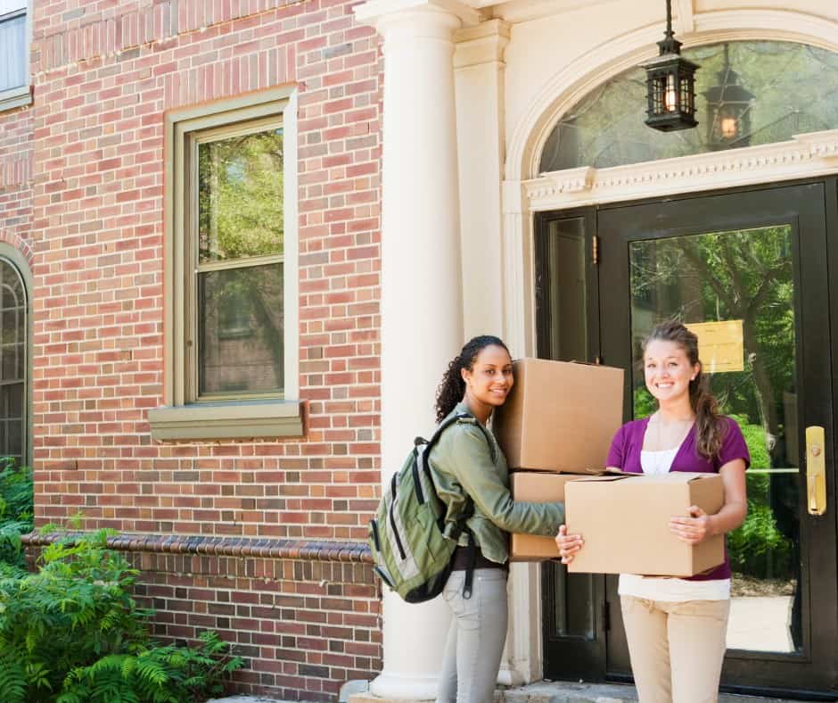 students moving into campus housing